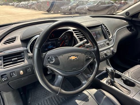 Used 2017 Chevrolet Impala LT FWD image 9