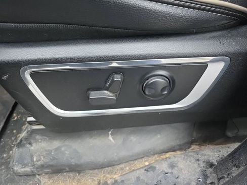 Used 2022 RAM 1500 Laramie image 12