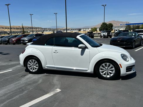 Used 2018 Volkswagen Beetle 2.0T S image 5