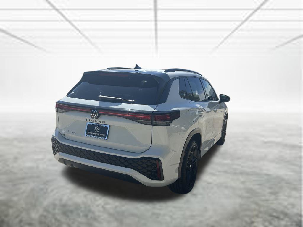 New 2026 Volkswagen Tiguan SE R-Line FWD image 6