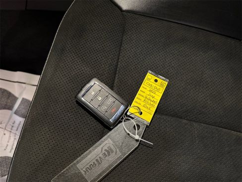 Used 2023 Jeep Grand Cherokee L Laredo image 32