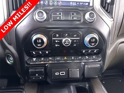 Used 2022 GMC Sierra 2500 Denali w/ Denali Ultimate Package image 16
