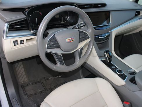 Used 2022 Cadillac XT5 Premium Luxury image 4