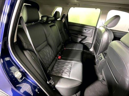 Used 2025 Nissan Rogue Platinum w/ Platinum Premium Package image 38