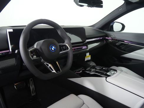 New 2026 BMW i5 eDrive40 w/ M Sport Package image 12