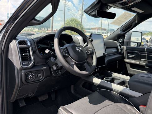 Used 2025 RAM 2500 Laramie AWD/4WD image 16