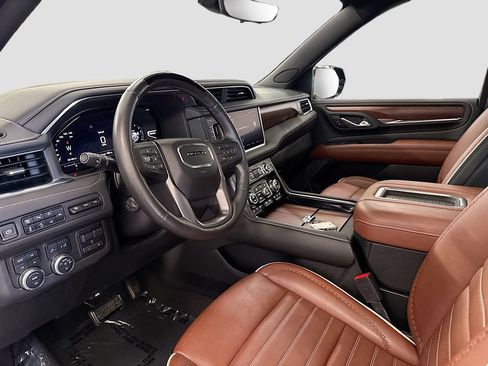 Used 2023 GMC Yukon Denali Ultimate AWD/4WD image 9