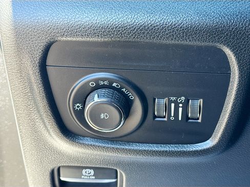 Used 2025 Jeep Grand Cherokee L Limited w/ Black Appearance Package image 35