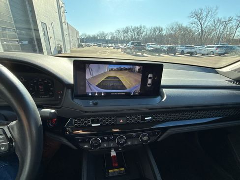 Used 2023 Honda Accord Touring image 12