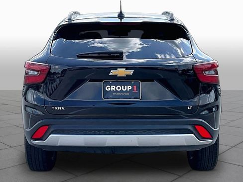 Used 2025 Chevrolet Trax LT w/ LT Convenience Package FWD image 5