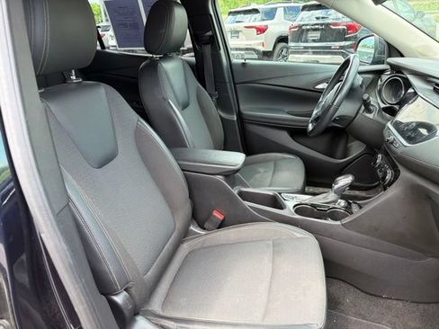 Used 2021 Buick Encore GX Preferred w/ Cold Weather Comfort Package AWD/4WD image 11