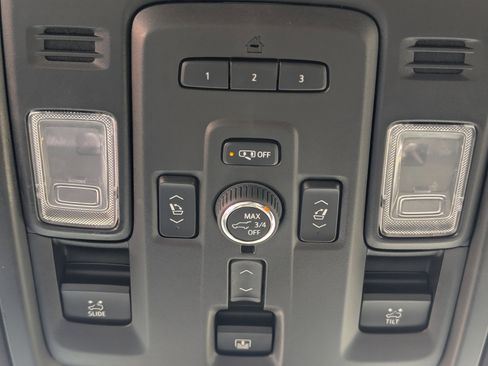 Used 2024 GMC Yukon Denali w/ Denali Reserve Package image 30