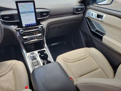 Certified 2023 Ford Explorer Platinum w/ Technology Package AWD/4WD image 18