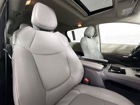 Certified 2024 Toyota Sienna XLE FWD image 40