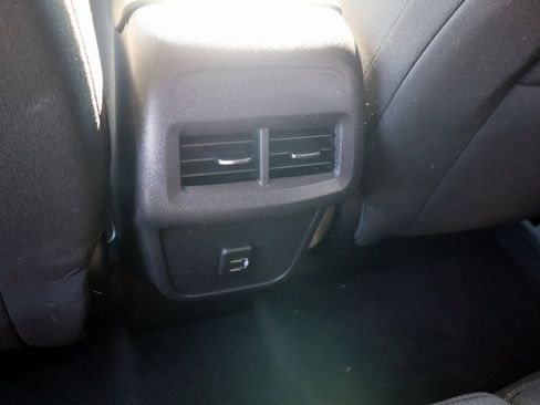 Used 2024 Chevrolet Equinox LT image 19