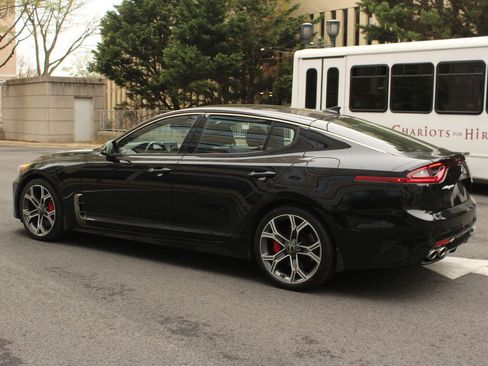 Used 2018 Kia Stinger GT2 image 9