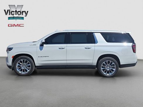 Used 2023 Chevrolet Suburban High Country AWD/4WD image 6