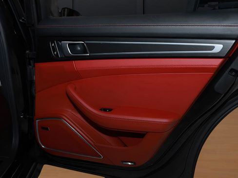 Used 2023 Porsche Panamera 4 Platinum Edition image 19