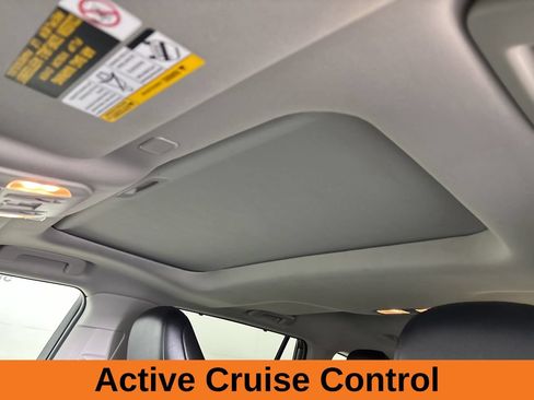 Used 2025 Toyota Highlander XLE AWD/4WD image 14