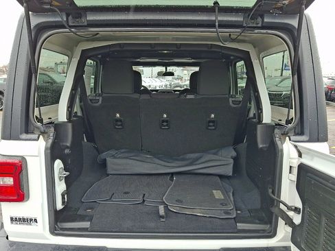 Used 2018 Jeep Wrangler Unlimited Sahara w/ Safety Group image 29