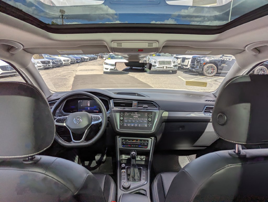 Used 2022 Volkswagen Tiguan SE w/ Panoramic Sunroof Package AWD/4WD image 42
