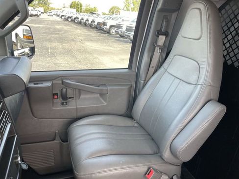 Used 2018 Chevrolet Express 3500 image 13