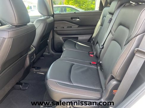 Certified 2023 Nissan Pathfinder SL AWD/4WD image 19