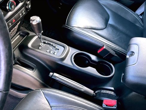 Used 2017 Jeep Wrangler Unlimited Sahara w/ Connectivity Group image 14