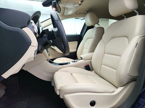 Used 2018 Mercedes-Benz GLA 250 4MATIC w/ Premium Package image 11