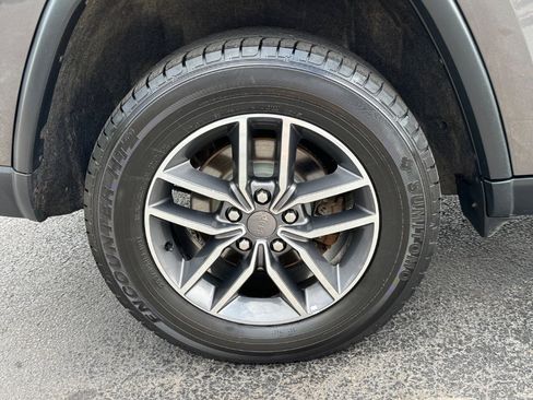 Used 2019 Jeep Grand Cherokee Limited w/ Luxury Group II AWD/4WD image 11