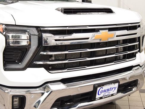 Used 2024 Chevrolet Silverado 3500 LTZ w/ LTZ Convenience Package AWD/4WD image 13