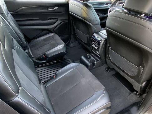 Used 2024 Jeep Grand Cherokee L Altitude image 23