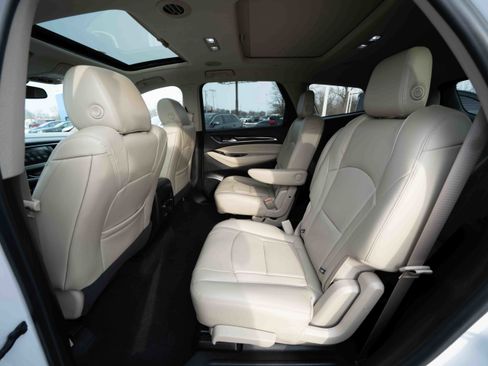 Used 2018 Buick Enclave Essence image 23