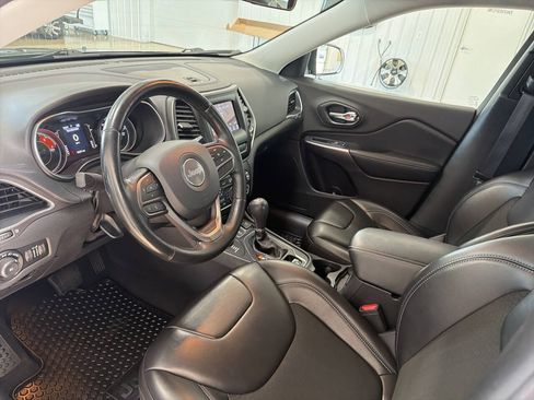 Used 2020 Jeep Cherokee Latitude Plus w/ Cold Weather Group AWD/4WD image 7