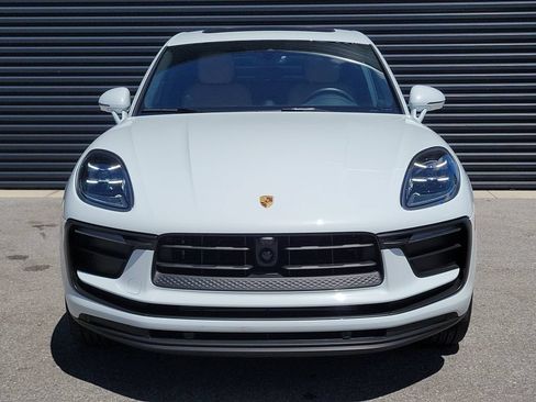 Certified 2025 Porsche Macan AWD/4WD image 10