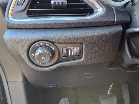 New 2026 Chrysler Pacifica Pinnacle image 12