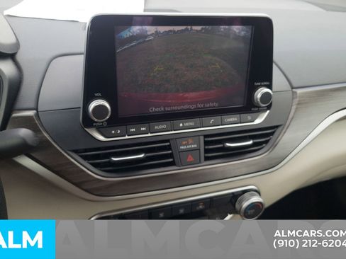 Used 2025 Nissan Altima 2.5 SV image 8