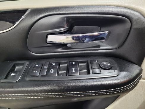 Used 2018 Dodge Grand Caravan SXT image 42