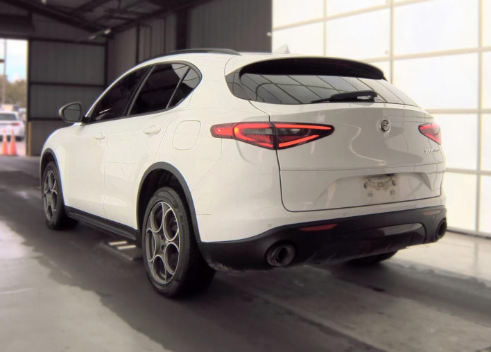 Used 2022 Alfa Romeo Stelvio Sprint RWD image 3