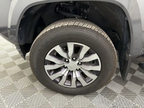 Used 2022 Toyota Tacoma Limited AWD/4WD image 12