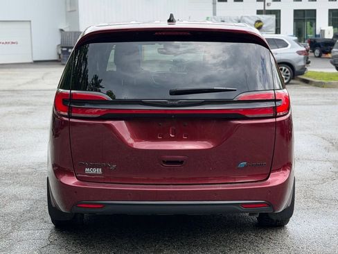 Used 2023 Chrysler Pacifica Limited w/ S Appearance Package FWD image 4