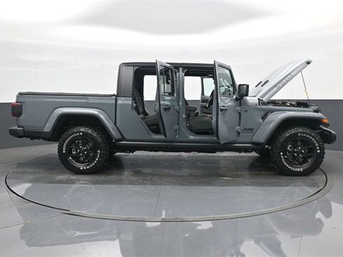 Used 2024 Jeep Gladiator Sport image 44