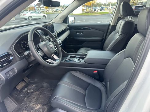 New 2025 Honda Pilot Touring image 23