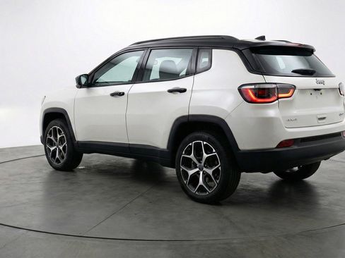 Used 2025 Jeep Compass Limited image 6
