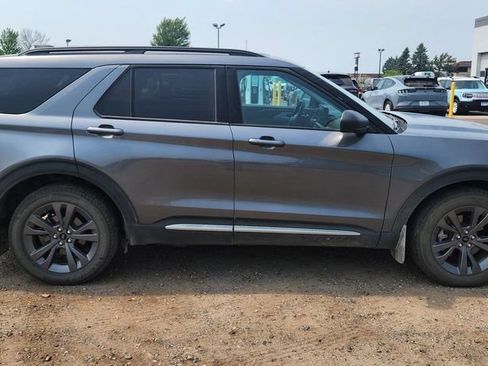 Used 2025 Ford Explorer Active w/ Active Comfort Package AWD/4WD image 3