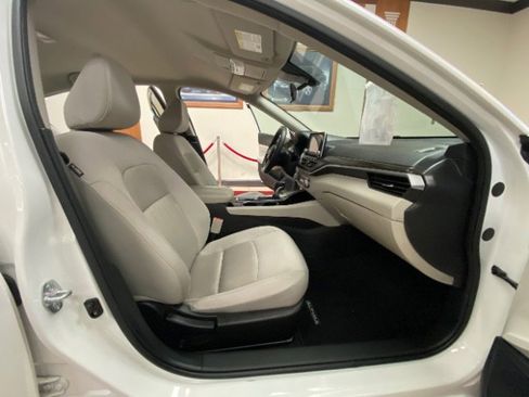 Used 2024 Nissan Altima 2.5 SV image 17