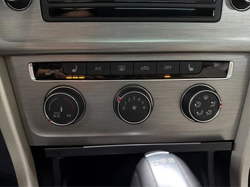 Used 2015 Volkswagen Golf TDI SE image 22