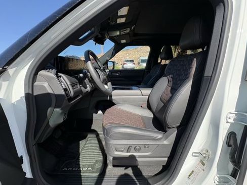 Used 2025 Nissan Armada Platinum Reserve AWD/4WD image 9