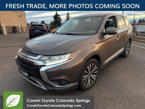 Used 2019 Mitsubishi Outlander SE image 3