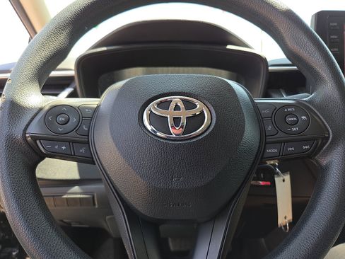 Used 2022 Toyota Corolla LE image 12